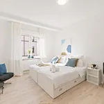 Krelax Urban Gold - 4 Bedrooms - Balcony - Large Parking Space - Smart Tvs - Location - Up To 8 Guests *