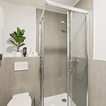Lejlighed Krelax Urban Gold - 4 Bedrooms - Balcony - Large Parking Space - Smart Tvs - Location - Up To 8 Guests