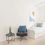 Krelax Urban Gold - 4 Bedrooms - Balcony - Large Parking Space - Smart Tvs - Location - Up To 8 Guests *