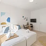 Lejlighed Krelax Urban Gold - 4 Bedrooms - Balcony - Large Parking Space - Smart Tvs - Location - Up To 8 Guests *