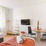 Krelax Urban Gold - 4 Bedrooms - Balcony - Large Parking Space - Smart Tvs - Location - Up To 8 Guests