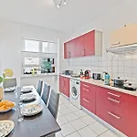 Krelax Urban Gold - 4 Bedrooms - Balcony - Large Parking Space - Smart Tvs - Location - Up To 8 Guests Lejlighed *