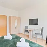 Krelax Urban Gold - 4 Bedrooms - Balcony - Large Parking Space - Smart Tvs - Location - Up To 8 Guests Lejlighed