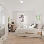 Lejlighed Krelax Urban Gold - 4 Bedrooms - Balcony - Large Parking Space - Smart Tvs - Location - Up To 8 Guests