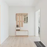 Krelax Urban Gold - 4 Bedrooms - Balcony - Large Parking Space - Smart Tvs - Location - Up To 8 Guests *