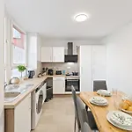 Krelax Urban Gold - 4 Bedrooms - Balcony - Large Parking Space - Smart Tvs - Location - Up To 8 Guests Pforzheim