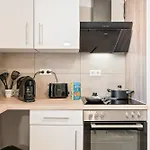 Lejlighed Krelax Urban Gold - 4 Bedrooms - Balcony - Large Parking Space - Smart Tvs - Location - Up To 8 Guests *