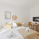 Lejlighed Krelax Urban Gold - 4 Bedrooms - Balcony - Large Parking Space - Smart Tvs - Location - Up To 8 Guests