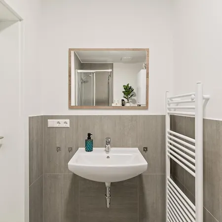 Krelax Urban Gold - 4 Bedrooms - Balcony - Large Parking Space - Smart Tvs - Location - Up To 8 Guests Διαμέρισμα *