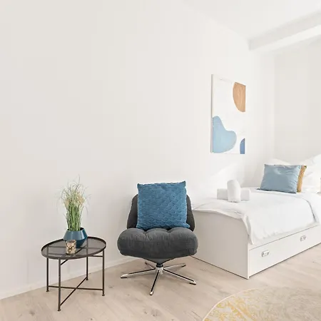 Krelax Urban Gold - 4 Bedrooms - Balcony - Large Parking Space - Smart Tvs - Location - Up To 8 Guests *