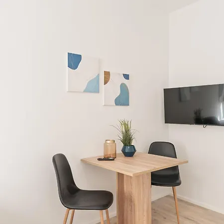 Krelax Urban Gold - 4 Bedrooms - Balcony - Large Parking Space - Smart Tvs - Location - Up To 8 Guests 포르츠하임