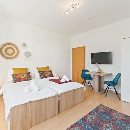 Krelax Urban Gold - 4 Bedrooms - Balcony - Large Parking Space - Smart Tvs - Location - Up To 8 Guests Διαμέρισμα Πφορτζχάιμ