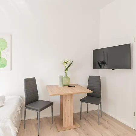 Διαμέρισμα Krelax Urban Gold - 4 Bedrooms - Balcony - Large Parking Space - Smart Tvs - Location - Up To 8 Guests Πφορτζχάιμ