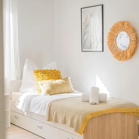 Krelax Urban Gold - 4 Bedrooms - Balcony - Large Parking Space - Smart Tvs - Location - Up To 8 Guests Διαμέρισμα