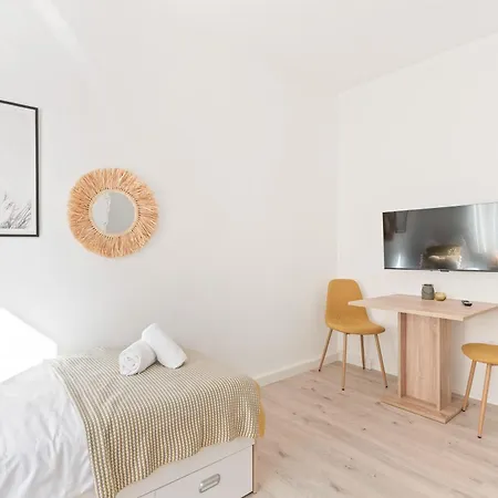 Krelax Urban Gold - 4 Bedrooms - Balcony - Large Parking Space - Smart Tvs - Location - Up To 8 Guests * 포르츠하임