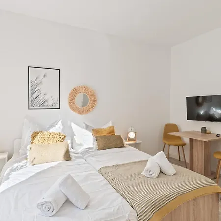 Διαμέρισμα Krelax Urban Gold - 4 Bedrooms - Balcony - Large Parking Space - Smart Tvs - Location - Up To 8 Guests