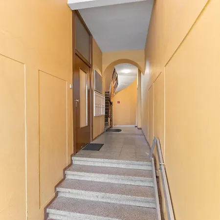 Krelax Urban Gold - 4 Bedrooms - Balcony - Large Parking Space - Smart Tvs - Location - Up To 8 Guests Διαμέρισμα *